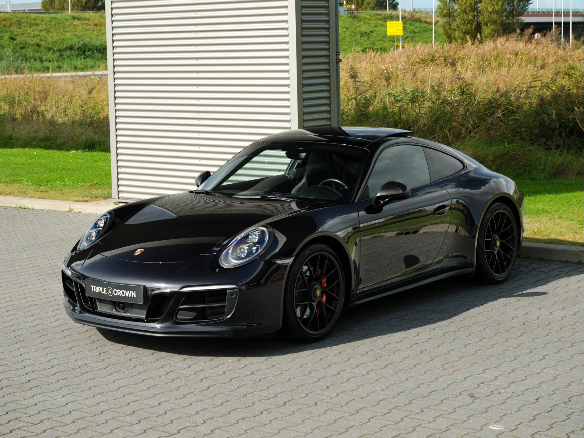 Porsche 911 3.0 Carrera 4 GTS | Burmester